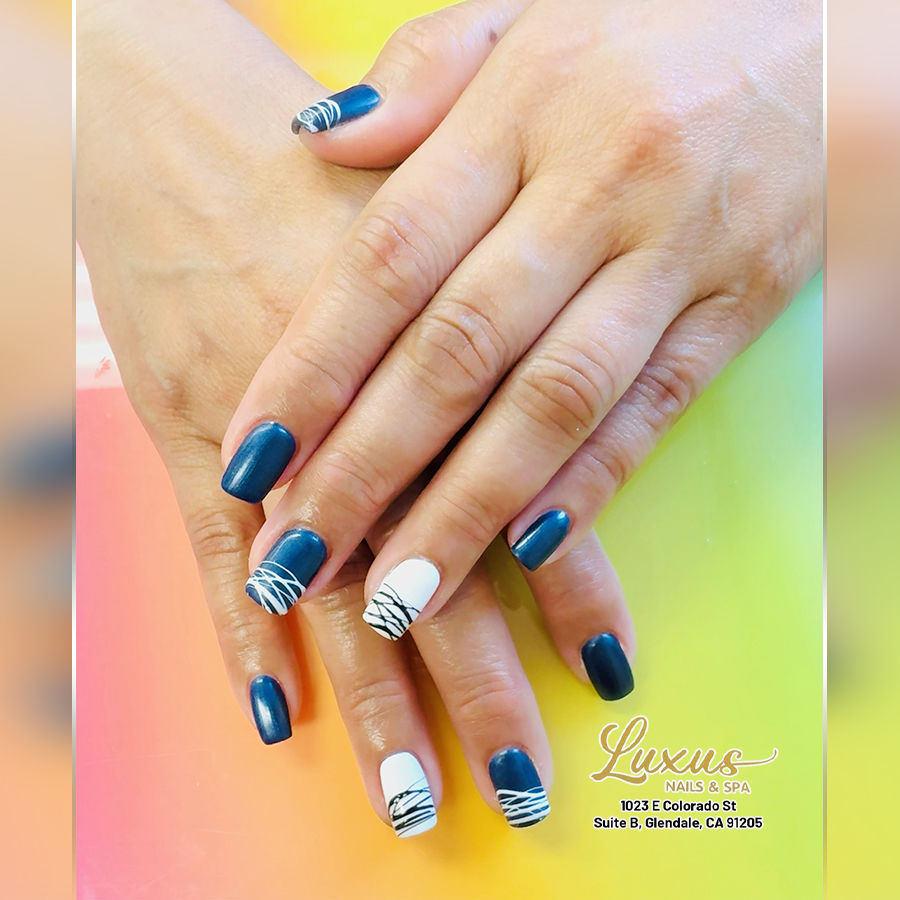 Christmas Nails That Sparkle All Season at Luxus Nail Spa